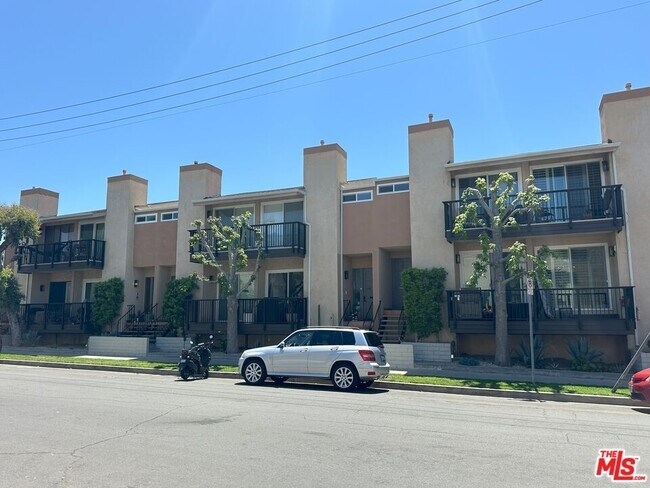 Building Photo - 11662 Iowa Ave