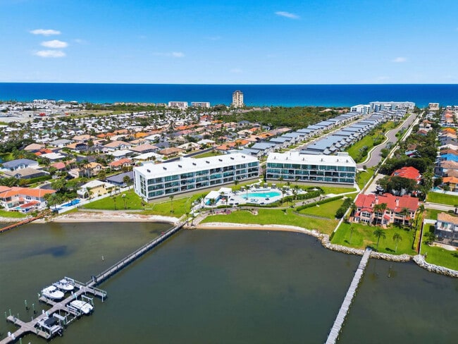 Building Photo - 225 Strand Dr