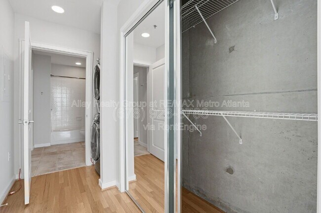 Building Photo - 943 Peachtree St NE