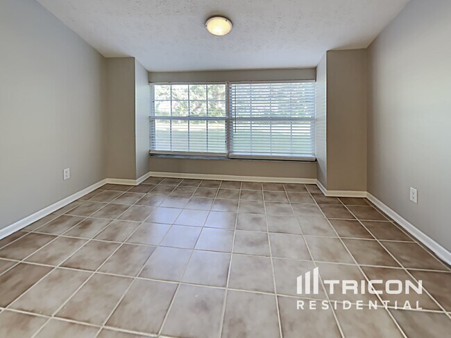 Building Photo - 1003 Meadow Ln
