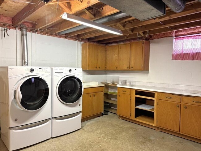 Building Photo - 724 6th St N