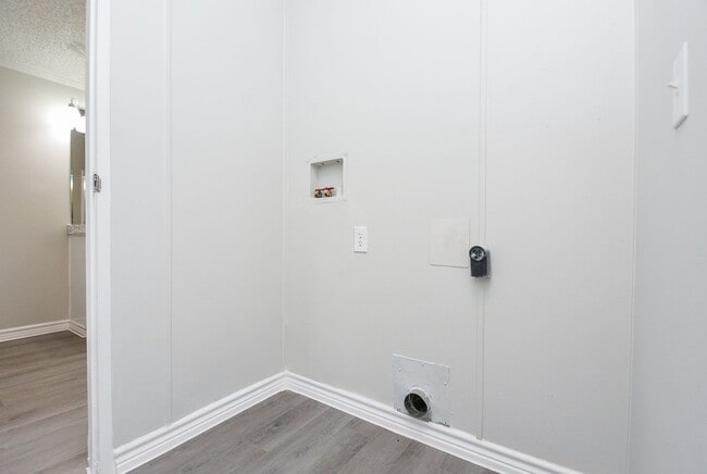 Building Photo - Be part of this cozy community at Roy Harris Loop