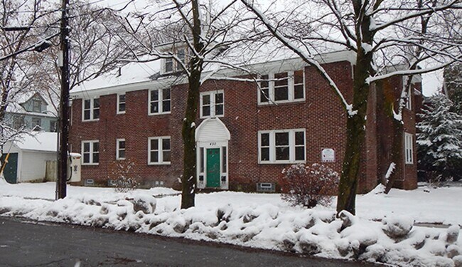 Building Photo - Available 6/1/26 Newly Renovated Spacious ...