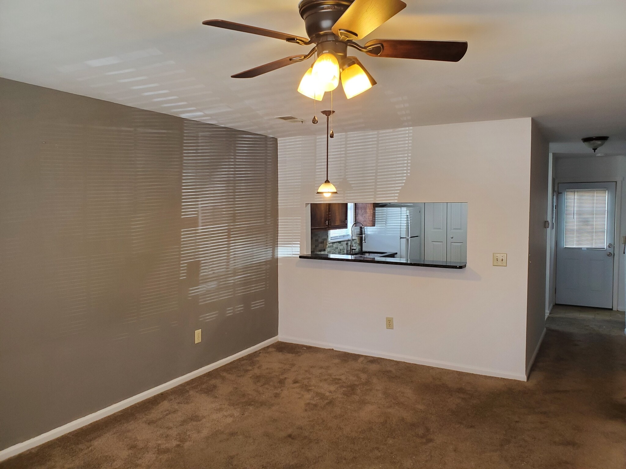 Building Photo - 139 Country Town Dr