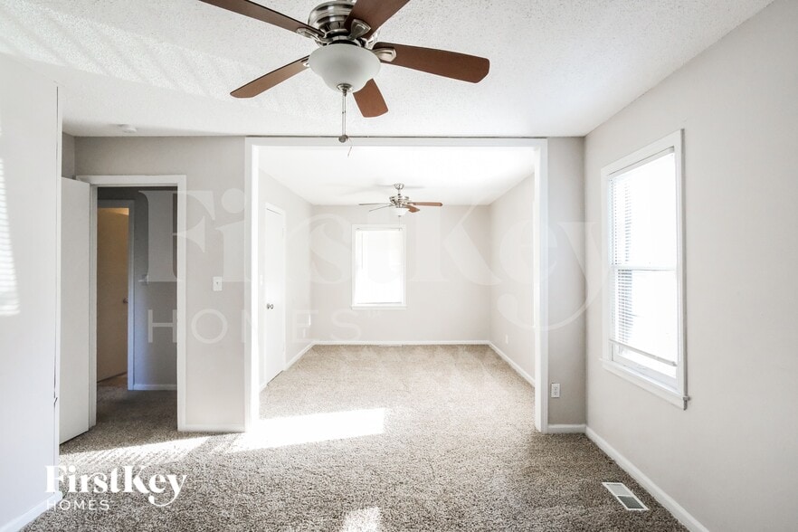 Building Photo - 6900 Fairlane Dr