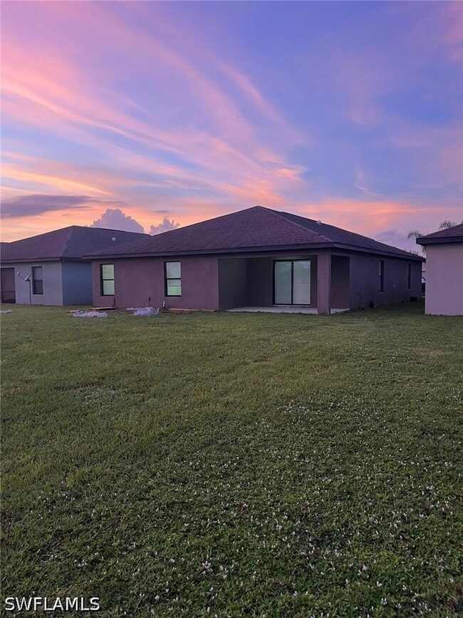 Building Photo - 742 Center Lake St