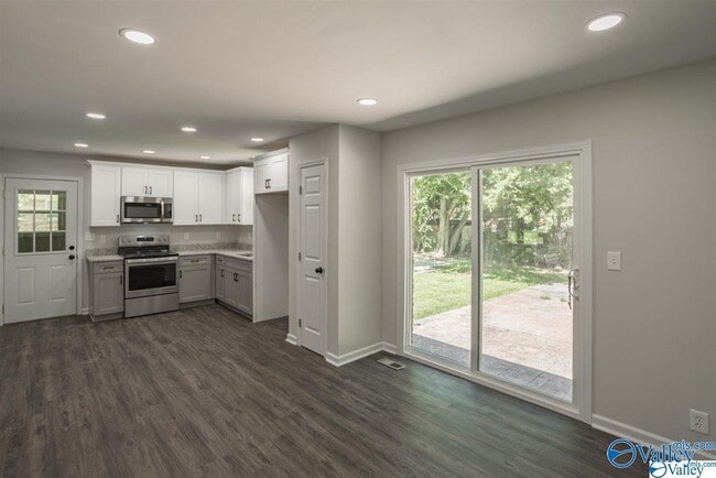 Building Photo - 3508 Lois Ln NW