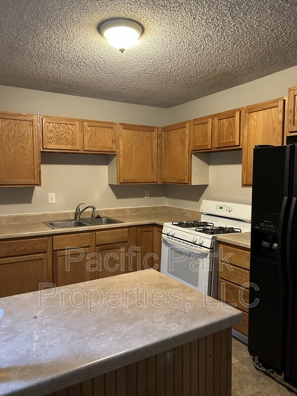 Building Photo - 3639 Richelieu Rd