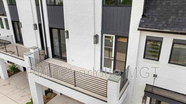 Building Photo - 428 Dover Ave
