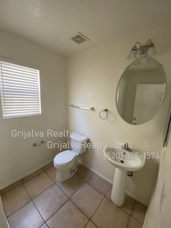 Building Photo - 3 Bedroom, 2.5 Bath House w/ Loft for Rent in Starr Pass  (Star Pass/Mission)