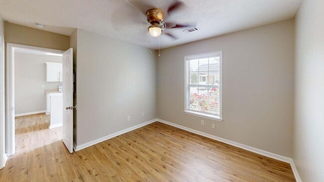 Building Photo - 1235 Longpoint Dr