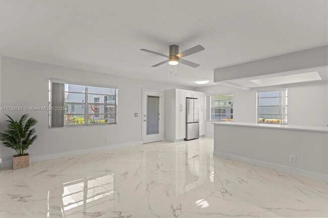 Building Photo - 108 Flanders C