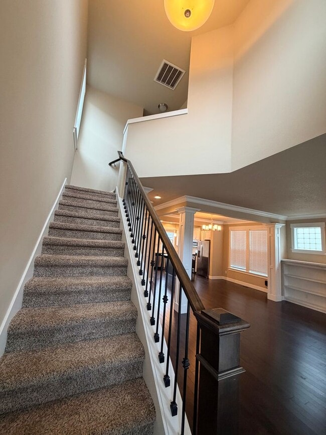 Building Photo - 4bed/2.5 Bath Craftsman in Kenton