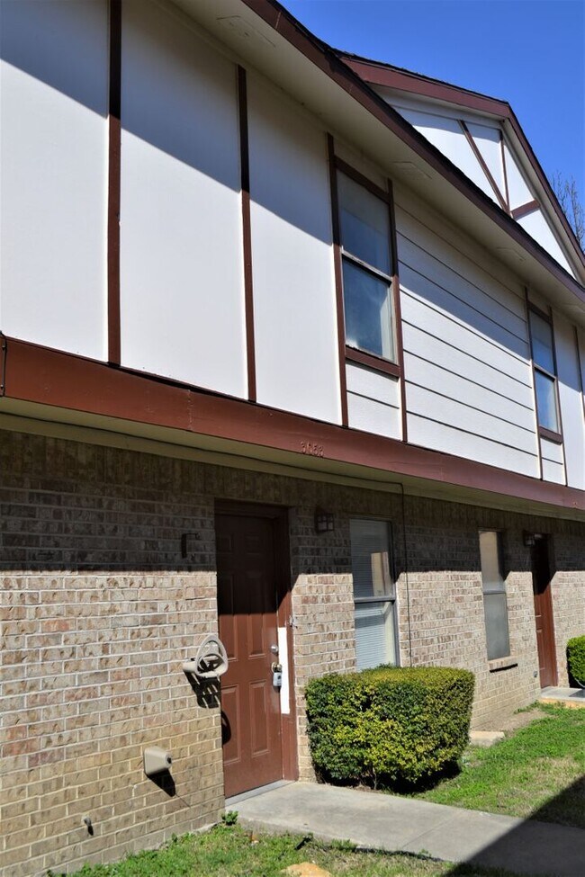 Building Photo - 3053 Olympia Dr
