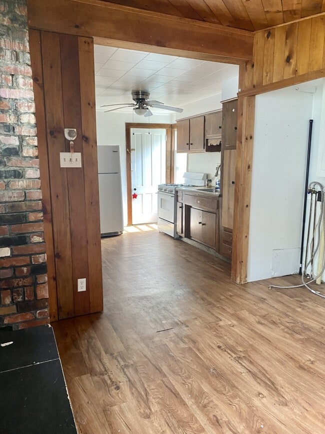 Building Photo - 113 Pleasant St