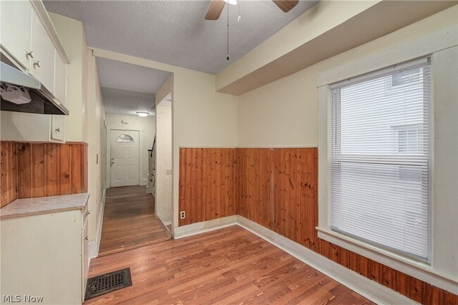 Building Photo - 37948 Barnes Ct