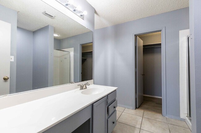 Building Photo - 8423 Parry Path