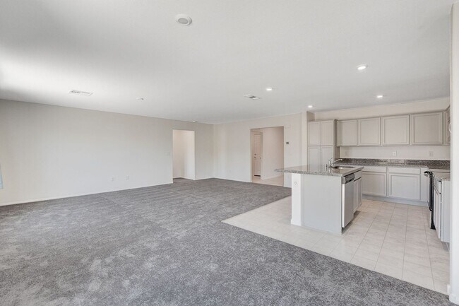 Building Photo - Newer Home in Indian Springs!