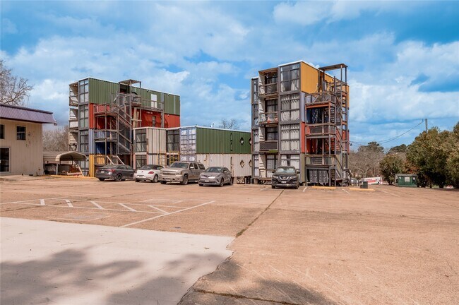 Building Photo - 1400 Sycamore Ave