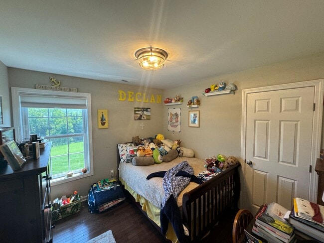 Building Photo - Beautiful 4 Bedroom Colonial