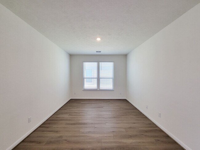 Building Photo - 2815 LYRA Ct