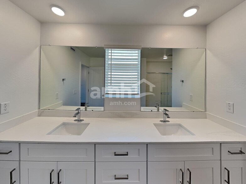 Building Photo - 9733 W Luxton Ln
