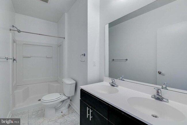 Building Photo - 228 W George St