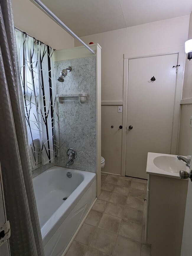 Building Photo - 203 Webster Ave