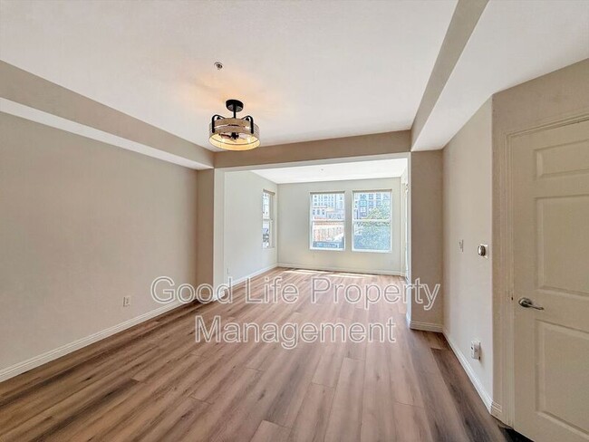Building Photo - 350 K St