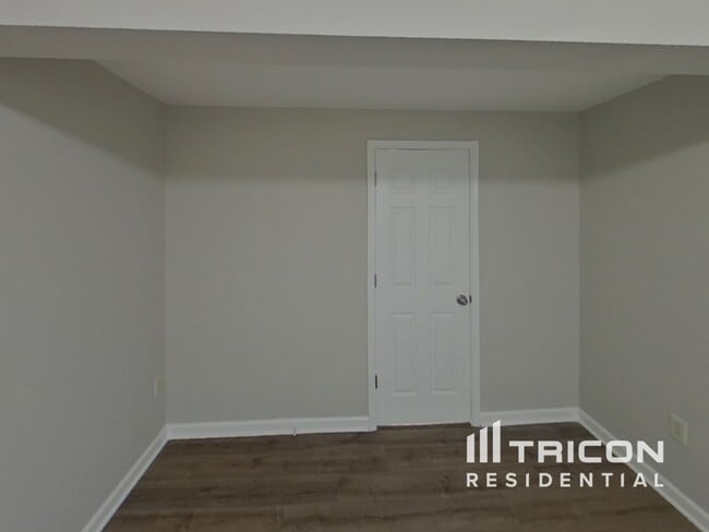 Building Photo - 9861 Greenbriar Way