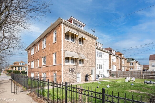 Building Photo - 4759 S Springfield Ave