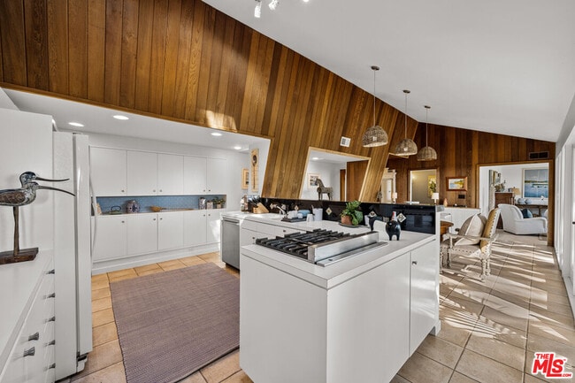 Building Photo - 28952 Selfridge Dr