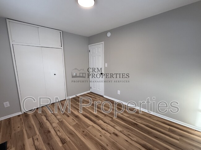 Building Photo - 5805 Lance Dr