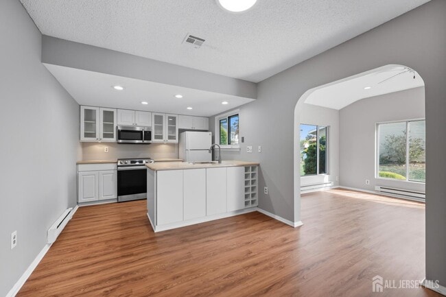 Building Photo - 351A Jutland Dr