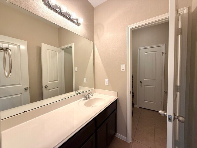 Building Photo - 8139 Edenwood Dr