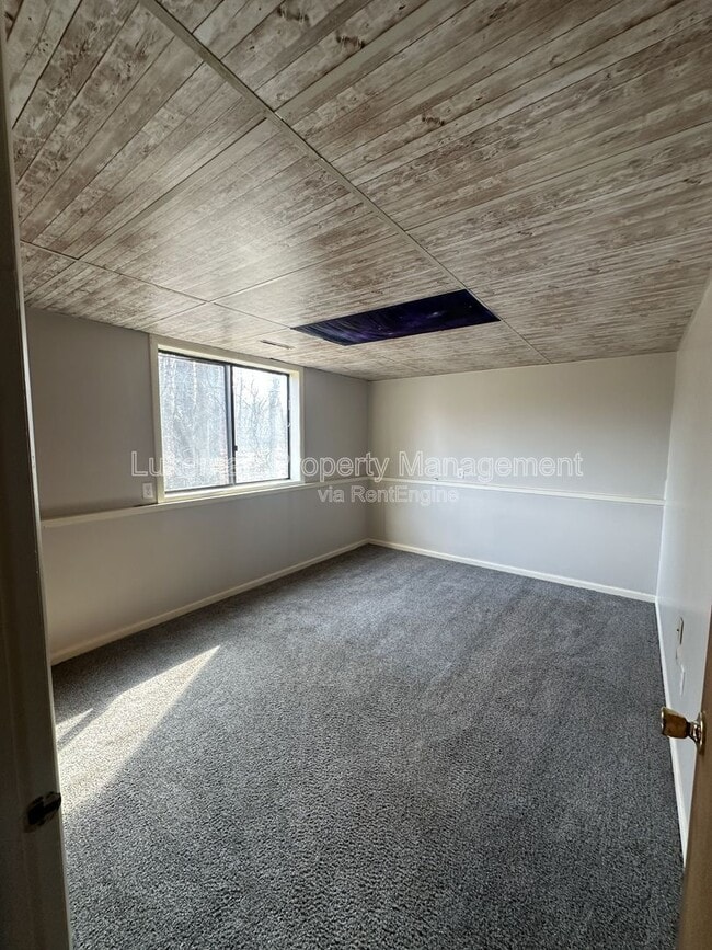 Building Photo - 9325 S Westnedge Ave