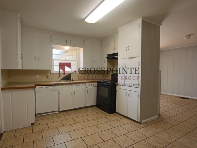 Building Photo - Coming Soon! 3 Bed 1.5 Bath Home Near TJC!
