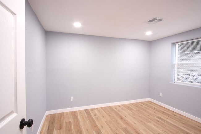 Building Photo - Perfect multi-family property! A 3-bed, 2-bath home for $2,400, plus a separate in-law studio ava...