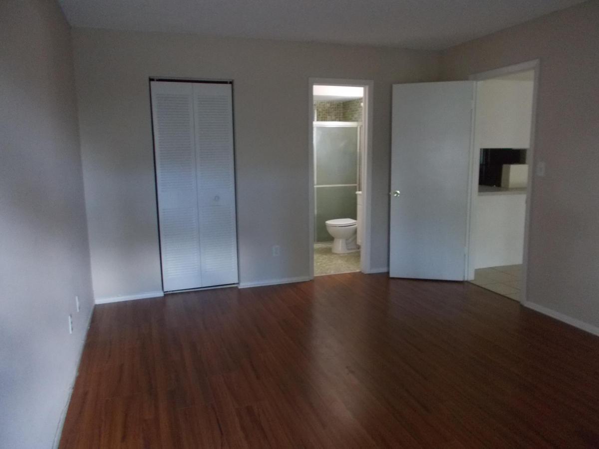 Building Photo - 4261 Island Cir