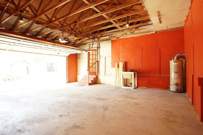 Building Photo - 1320 N Liberty St