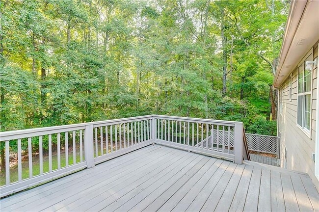 Building Photo - 3347 Camens Way NE