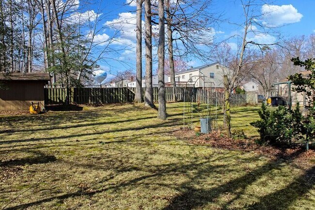 Building Photo - Brick Split Foyer With Large Backyard, 2 K...