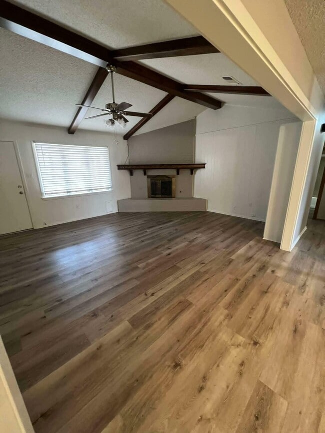 Building Photo - 810 Mimosa Ave