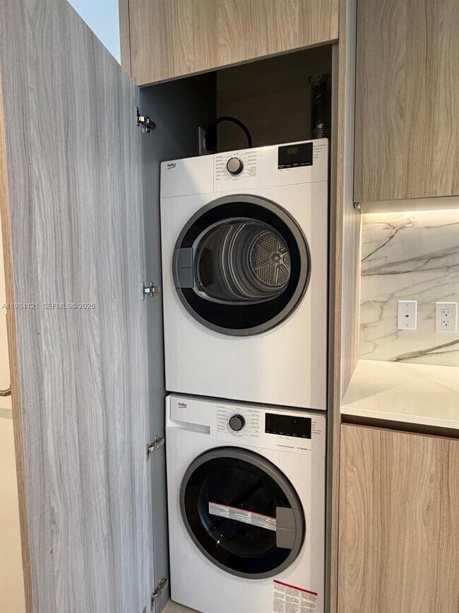 Building Photo - 77 SE 5th St