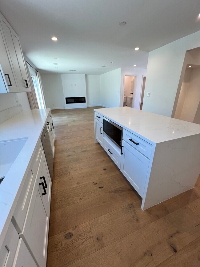 Building Photo - 1863 Burleson Ave