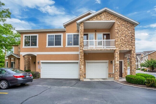 Building Photo - 1068 Canyon Meadow Dr