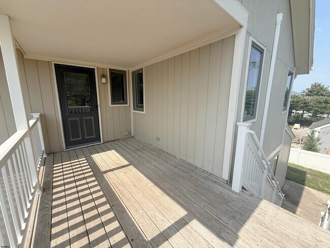 Building Photo - 303 Windsor Dr