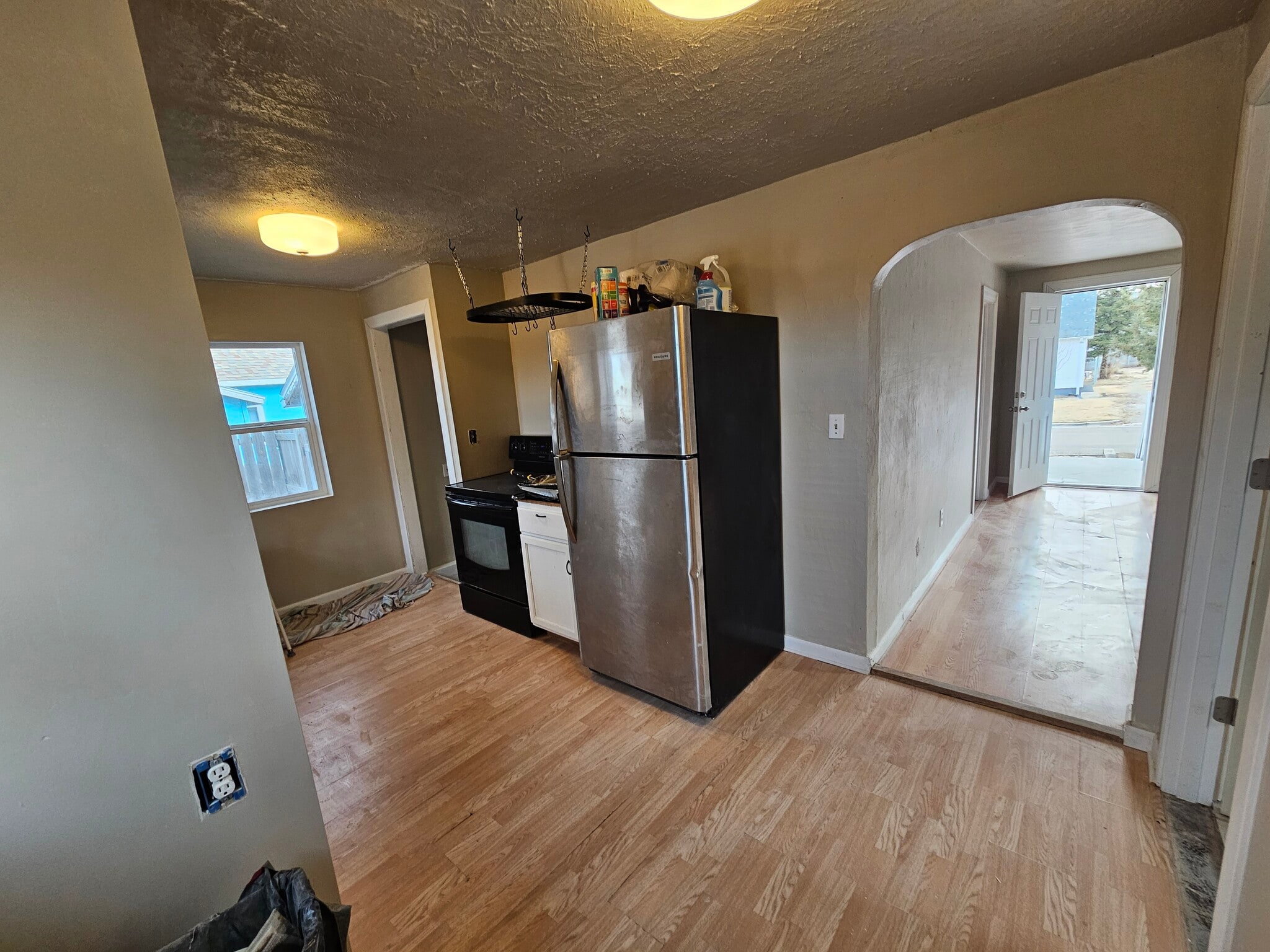 Kitchen - 715 W 8th St