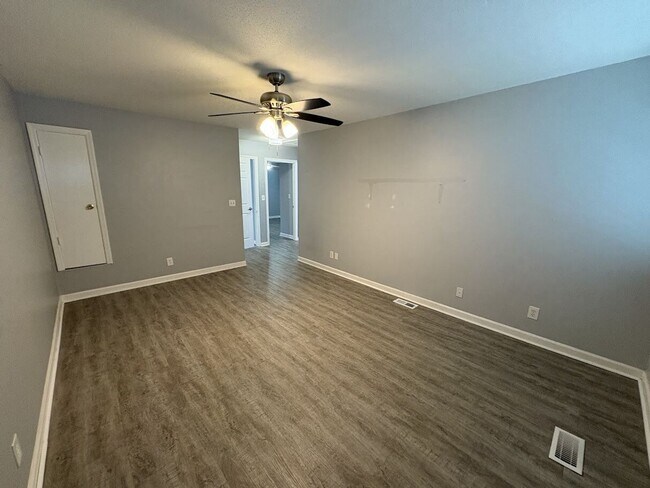 Building Photo - 4240 Crestview Dr