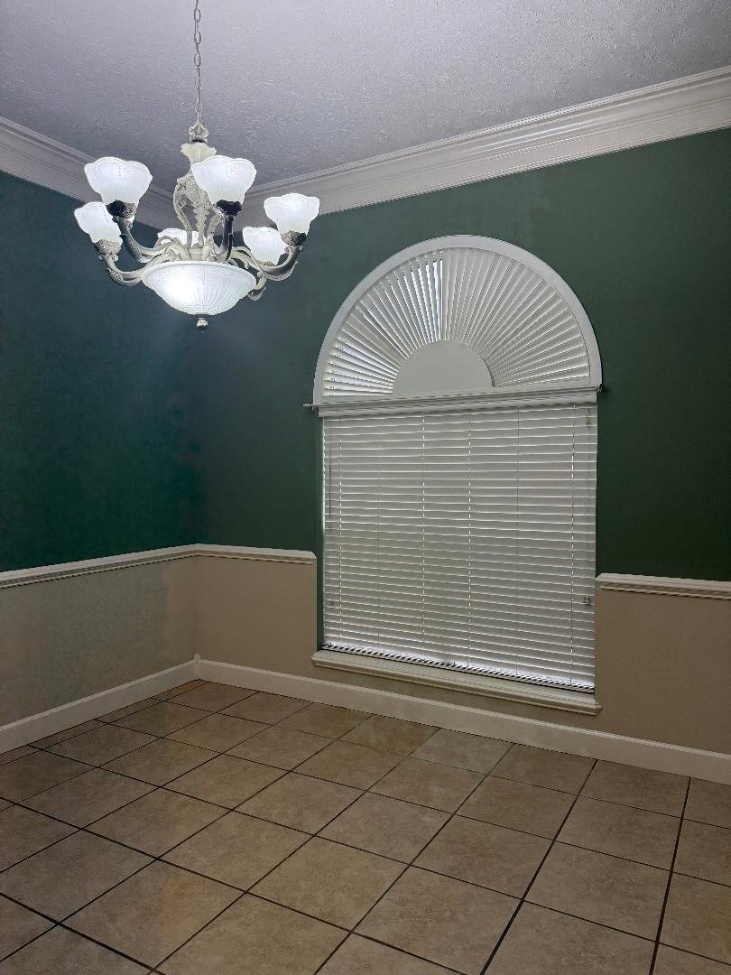 Building Photo - 2405 Tyler Ln